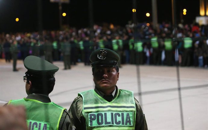 Archivo - Agentes de la Policía de Bolivia