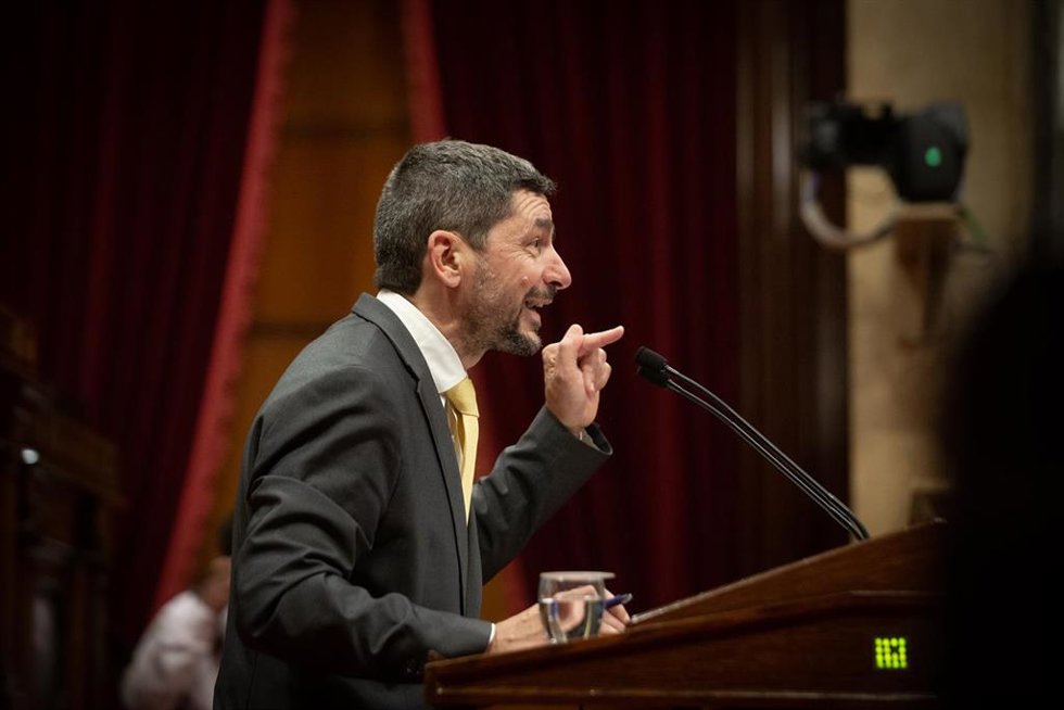 El dipurtado de Junts per Catalunya (JxCat), Joan Canadell, interviene en un pleno sobre la totalidad de los Presupuestos, en el Parlament, a 22 de noviembre de 2021, en Barcelona, Cataluña (España). Durante su comparecencia, Giró ha celebrado el desblo