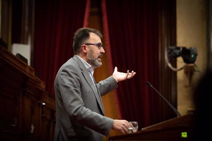 El diputado de ERC en el Parlament Lluís Salvadó en el debate a la totalidad a los Presupuestos de la Generalitat durante el pleno del Parlament.