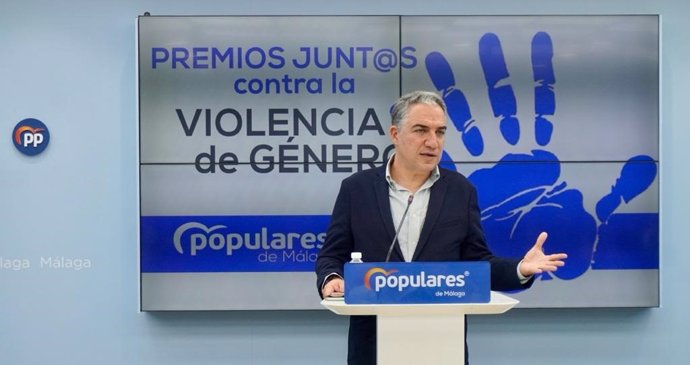 El presidente del PP de Málaga, Elías Bendodo, durante su intervención en la entrega de los premios Junt@s contra la Violencia de Género