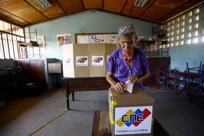 Archivo - Simulacro electoral en Venezuela antes de los comicios regionales y municipales