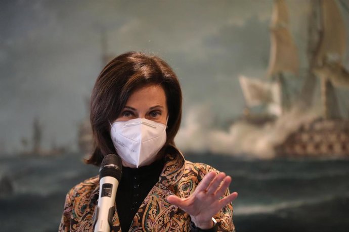 La ministra de Defensa, Margarita Robles, durante el acto de posesión del cargo del nuevo director del Gabinete del Ministerio, en la sede del Ministerio de Defensa, a 19 de noviembre de 2021, en Madrid, (España). 