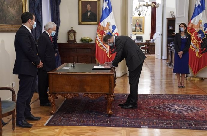 Javier Naranjo toma posesión como ministro de Medio Ambiente de Chile