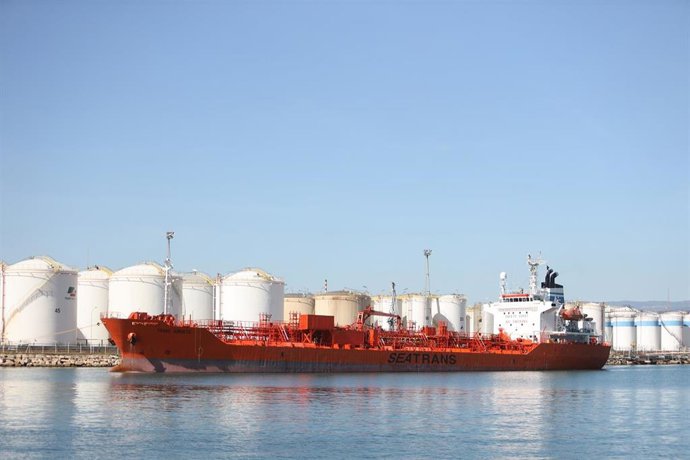 Archivo - Un barco mercante atracado en el Port de Tarragona