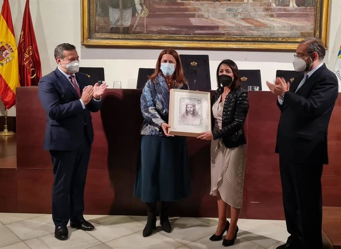 Marta Bosquet recoge el premio extraordinario CEU Fernando III al pueblo andaluz por su actitud "responsable" en la pandemia