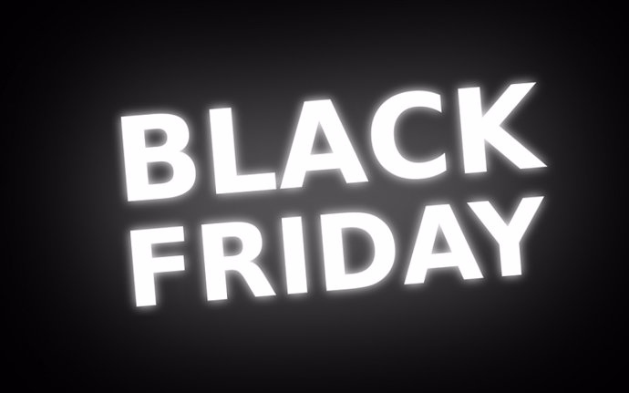 Consumo anima a los aragoneses a comprar en los comercios de proximidad en el 'Black Friday'.