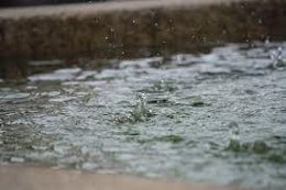 La lluvia transporta microplásticos a la atmósfera