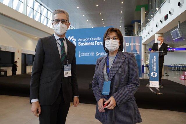 La directora general de Aerocas, Blanca Marín, apuesta por potenciar el sector aeronáutico en el Aeropuerto de Castellón para reducir la dependencia del sector turístico 