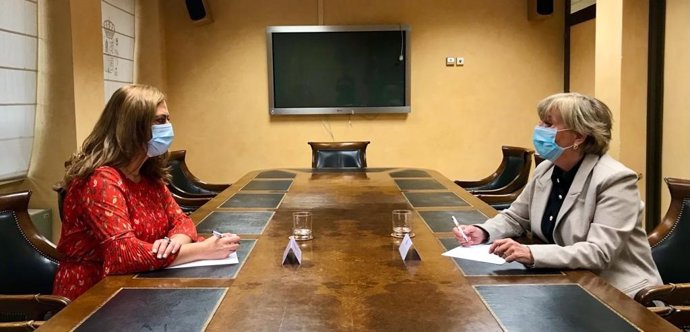 Virginia Barcones (i) y Cristina Danés.