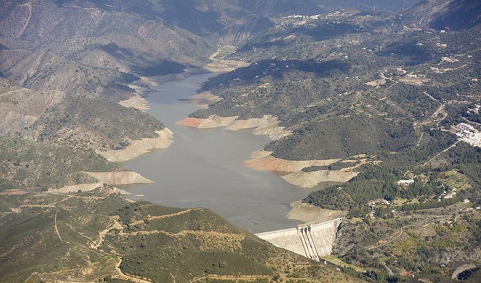 Archivo - Embalse con menos agua de lo habitual