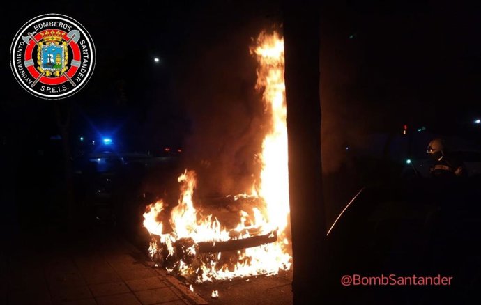 Arden otros cuatro vehículos y cuatro contenedores esta madrugada en Santander