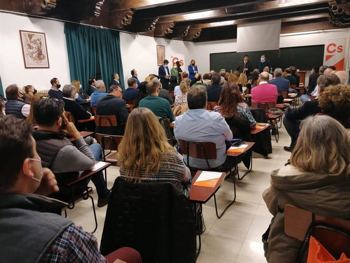 El coordinador autonómico de Cs y vicepresidente de la Junta de Andalucía, Juan Marín, ha mantenido un encuentro con afiliados en Granada.