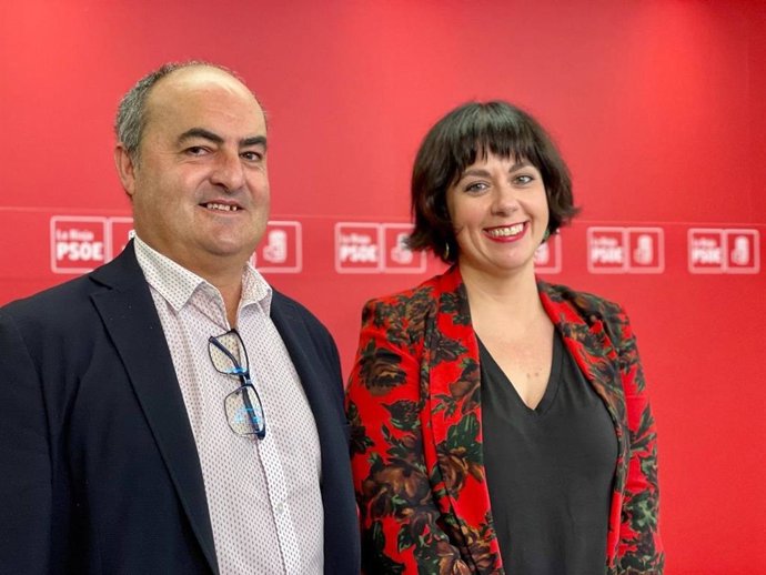 La secretaria de Agricultura y Ganadería del PSOE La Rioja, Ana Vaquero, y el senador Pedro Montalvo