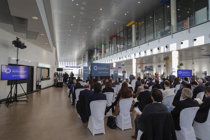 Asistentes al 'Business Forum Aeroport Castelló', en el Aeropuerto de Castelló.