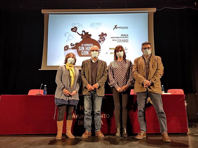 El delegado de Bienestar Social, Juan Manuel Flores, en la 'IV Jornada Sin Hogar pero con Muros'.