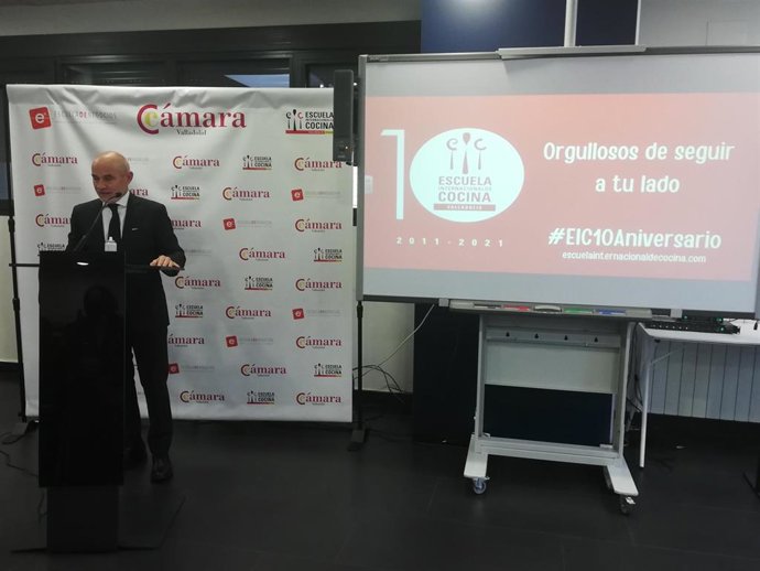 Caramanzana interviene en el acto del décimo cumpleños de la Escuela Internacional de Cocina Fernando Pérez