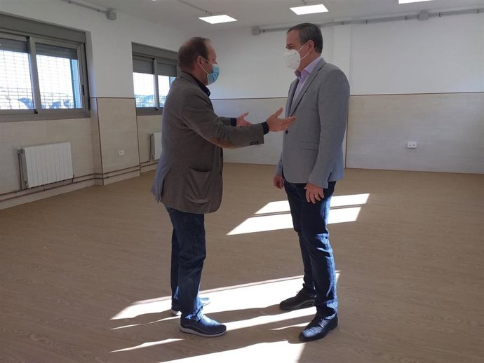 José Luis Delgado visita el gimnasio de Rágol (Almería)