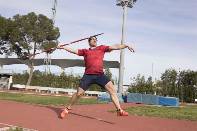 Archivo - El atleta español Héctor Cabrera durante un entrenamiento