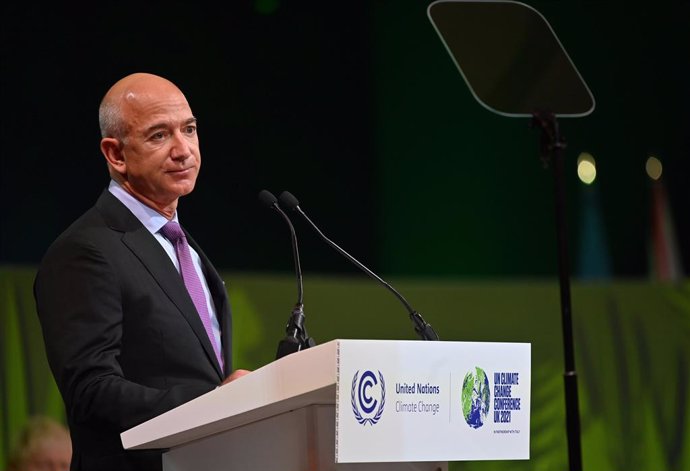02 November 2021, United Kingdom, Glasgow: Amazon founder Jeff Bezos speaks at the Leaders' Action on Forests and Land-use event during the UN Climate Change Conference (COP26) at the Scottish Event Campus (SEC). Photo: Paul Ellis/PA Wire/dpa