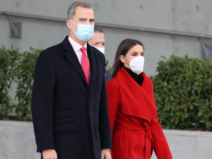 Los Reyes han sido despedidos con honores en el aeropuerto de Adolfo Suárez Madrid Barajas