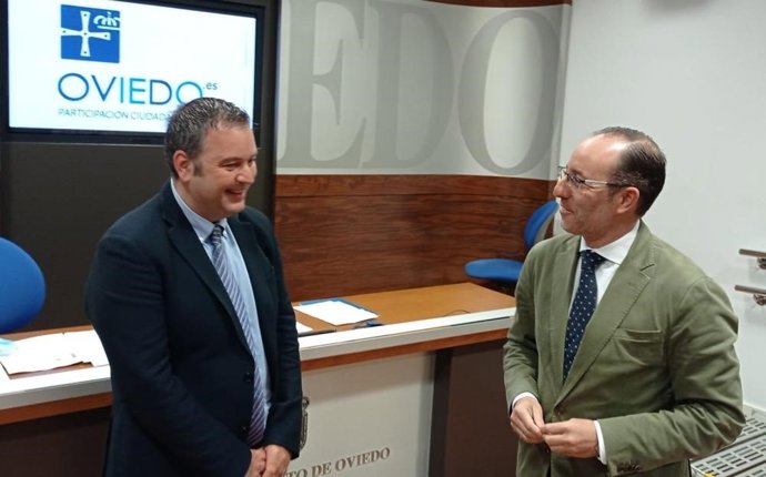 El segundo Teniente de Alcalde y concejal de Participación Ciudadana, Mario Arias, y el jefe del servicio, Iván Toraño.