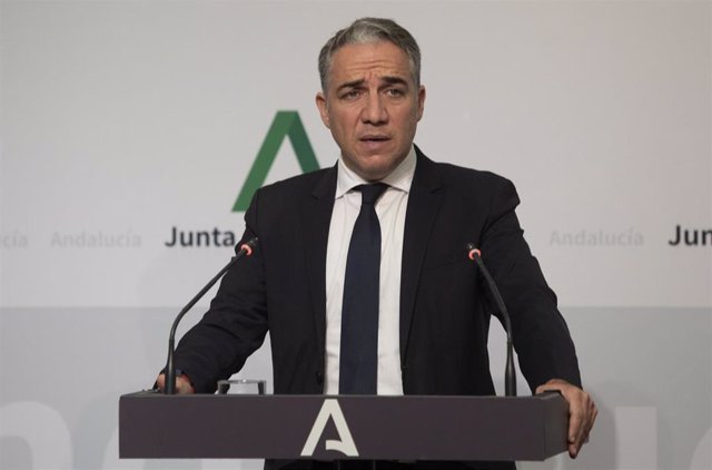 El consejero de Presidencia, Elías Bendodo,  durante la rueda de prensa tras la reunión del Consejo de Gobierno de la Junta de Andalucía. A 23 de noviembre de 2021, Sevilla (Andalucía, España).