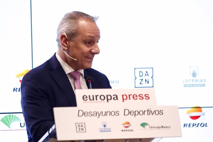El presidente de la Real Federación Española de Balonmano, Francisco Blázquez, interviene en un Desayuno deportivo de Europa Press