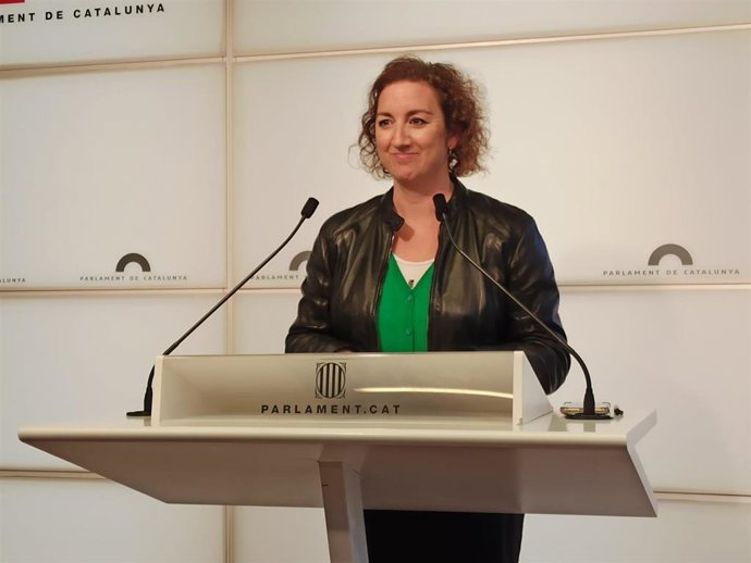 La portavoz del PSC-Units en el Parlament, Alícia Romero, en rueda de prensa en la Cámara.