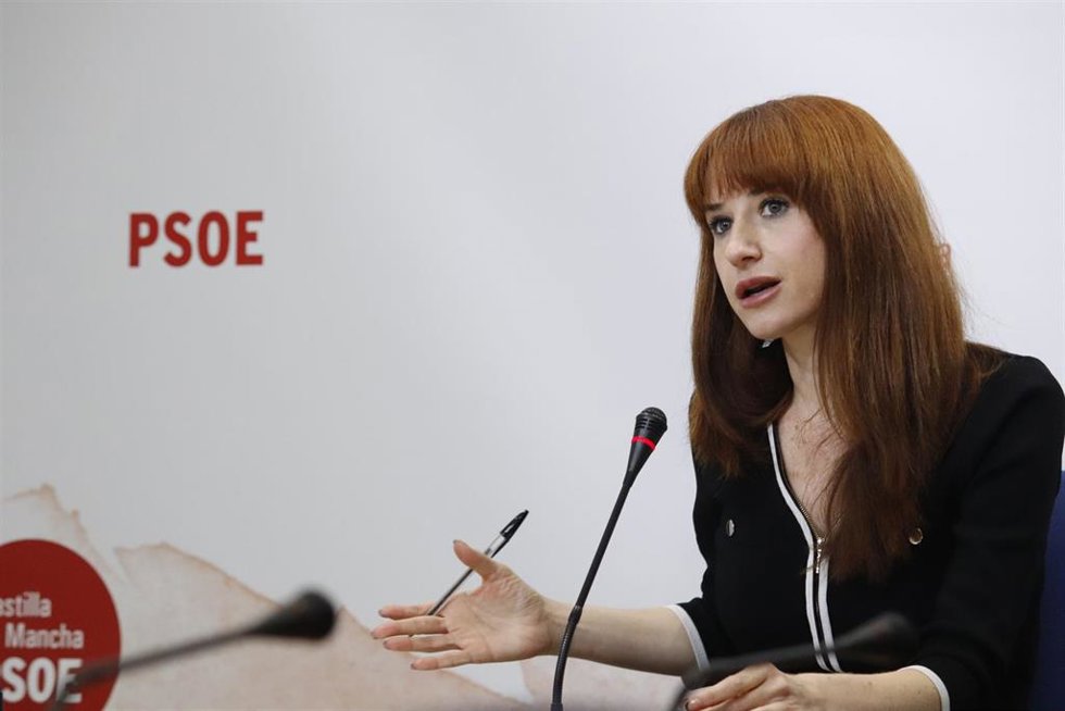 La diputada del PSOE Diana López en rueda de prensa.