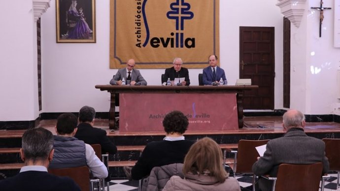 El arzobispo de Sevilla, José Ángel Saiz Meneses, ha presentado las XLIII Semanas Sociales de España en Sevilla.