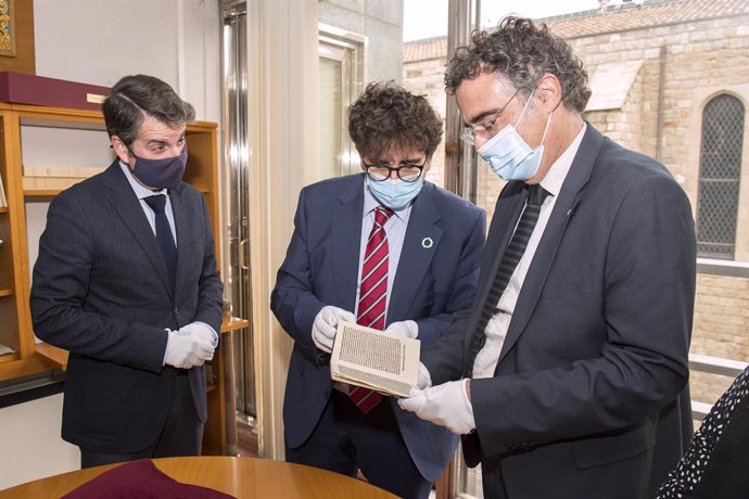 El Gobierno entrega a la Biblioteca de Catalunya una carta de Colón robada y exportada ilegalmente a EE.UU.