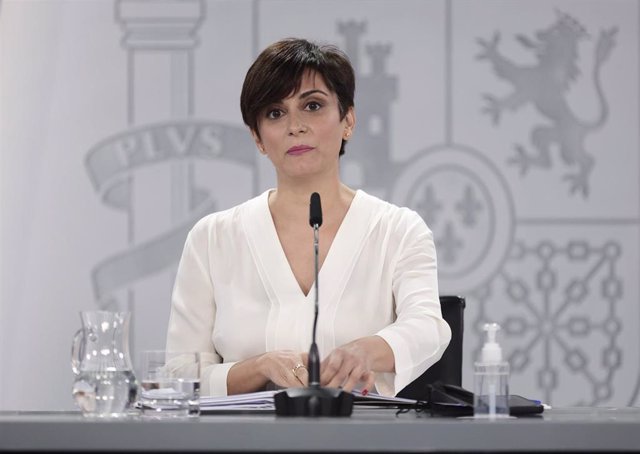 La ministra Portavoz y de Política Territorial, Isabel Rodríguez, en una rueda de prensa posterior al Consejo de Ministros celebrado en Moncloa, a 23 de noviembre de 2021, en Madrid (España). 