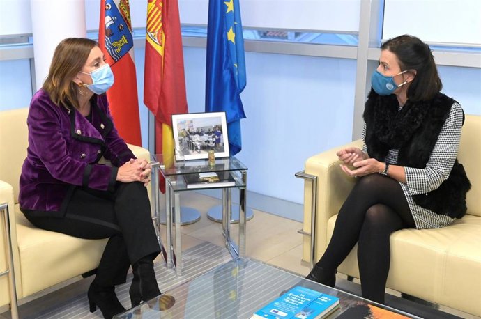 La consejera Paula Fernández con la alcaldesa Gema Igual