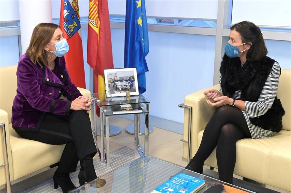 La consejera Paula Fernández con la alcaldesa Gema Igual