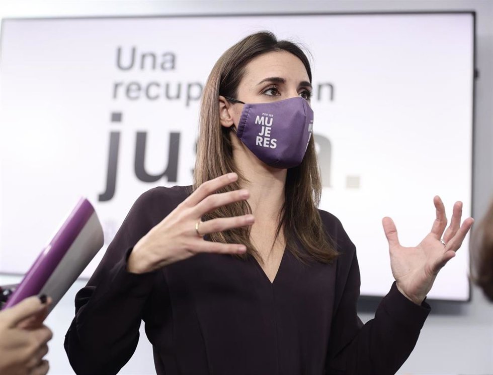La ministra de Igualdad, Irene Montero, en una rueda de prensa posterior al Consejo de Ministros celebrado en Moncloa, a 23 de noviembre de 2021, en Madrid (España). 