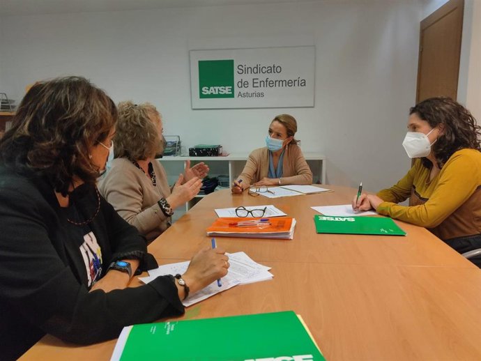 El PP de Asturias se reúne con representantes del sindicato de Enfermería SATSE