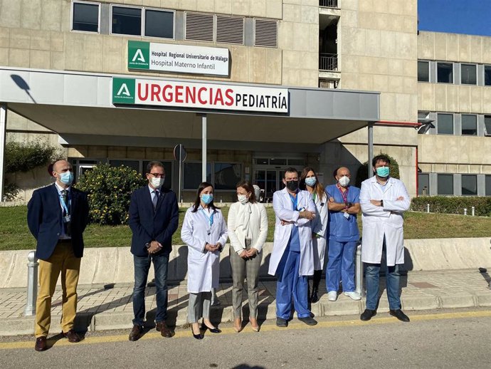 La delegada de la Junta de Andalucía en Málaga, Patricia Navarro, visita las obras de las urgencias pediátricas del Hospital Materno Infantil.