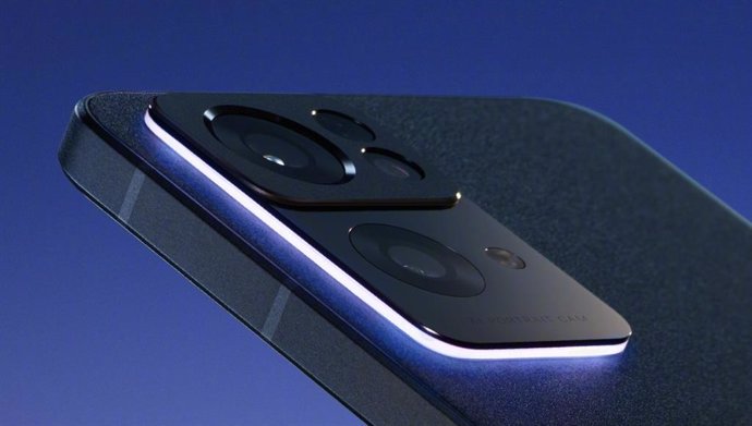 Diseño de la cámara trasera de Oppo Reno 7 con led de notificaciones incorporado.