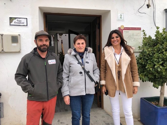 Nuria Rodríguez, delegada de Turismo, a la derecha de la imagen junto a la alcaldesa, Auxiliadora Sánchez