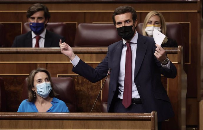 El líder del PP, Pablo Casado, interviene en una sesión de control en el Congreso de los Diputados, a 10 de noviembre de 2021, en Madrid, (España). 