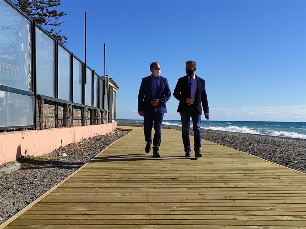 Senda Litoral en Playa Granada