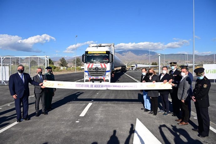 Nuevo vial de acceso directo desde la autovía al muelle de las Azucenas