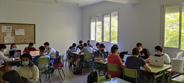 Estudiantes del IES Salvador Serrano.