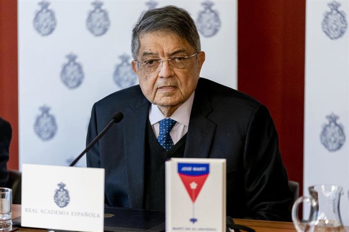 El escritor Sergio Ramírez interviene en la presentación de la obra conmemorativa Martí en su universo. Una antología, en la Real Academia Española (RAE), a 23 de noviembre de 2021, en Madrid (España). 