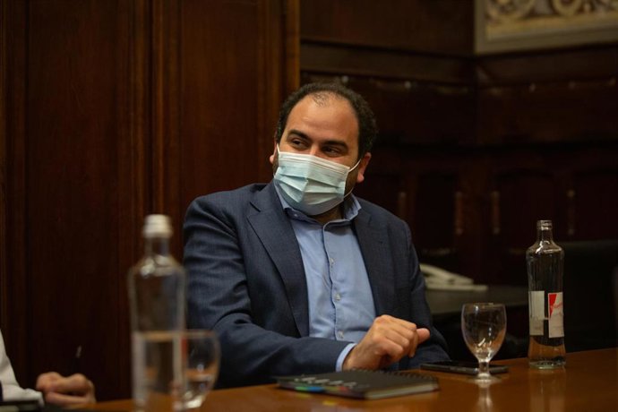 Archivo - El presidente de Societat Civil Catalana, Fernando Sánchez Costa, en la reunión de la nueva Mesa del Parlament, en Barcelona, Catalunya, (España), a 16 de marzo de 2021. Esta es la primera reunión de la Mesa del Parlament elegida el pasado vie