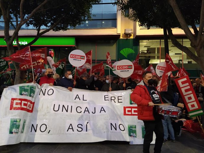 Concentración por el ERE de Unicaja en Almería