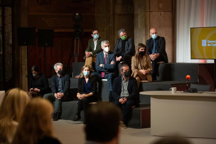 Galardonados con los Premis Nacionals de Comunicació en la entrega en el Palau de la Generalitat