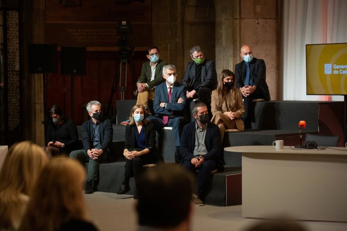 Guardonats amb els Premis Nacionals de Comunicació en l'entrega en el Palau de la Generalitat
