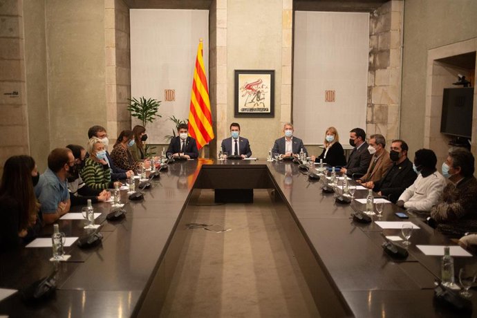 El presidente de la Generalitat Pere Aragons se reúne con entidades de apoyo al catalán tras la decisión del Supremo