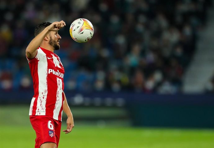 Koke controla un balón durante un partido con el Atlético de Madrid